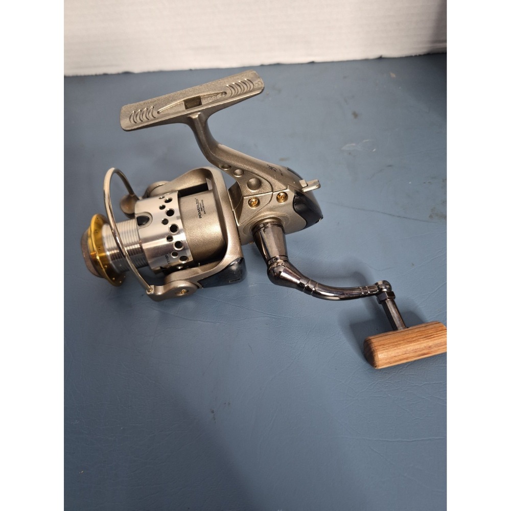 Browning Agggressor Fishing Spinning Reel Euc